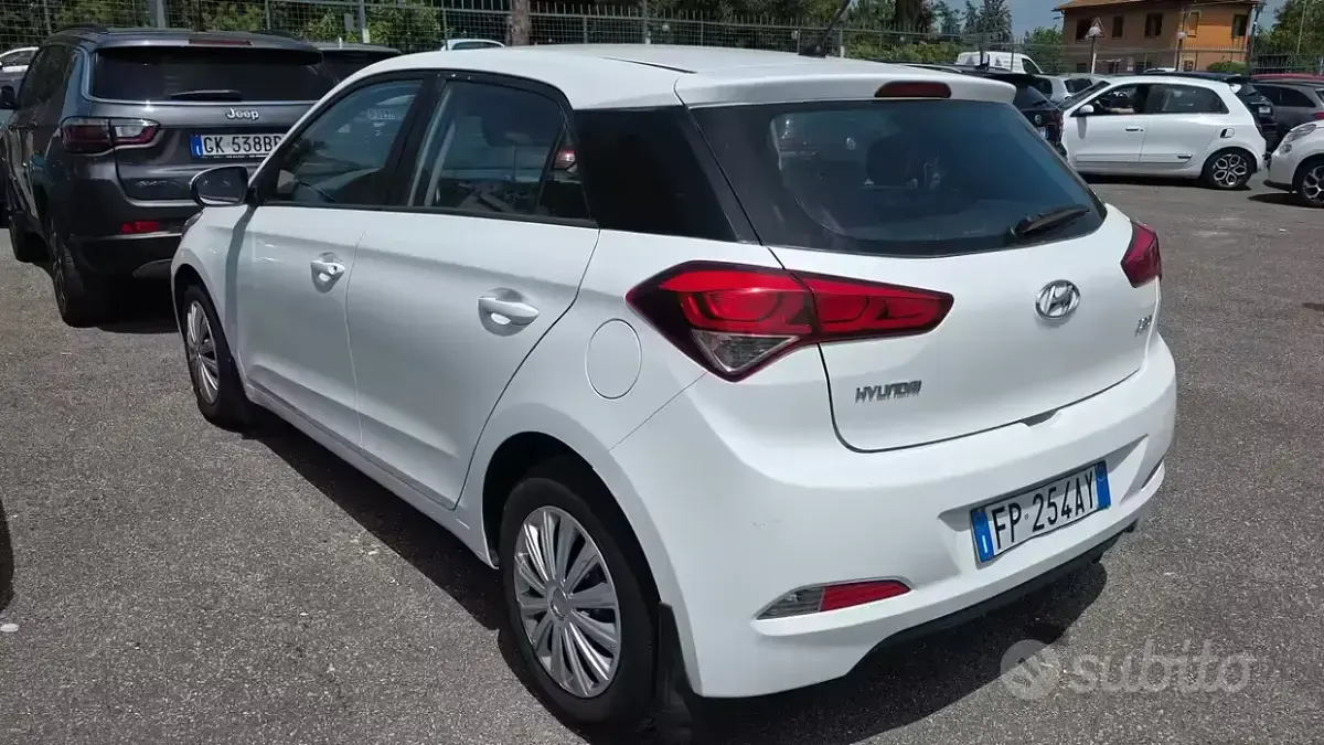 Usata Hyundai i20 GO! 75 CV (55 kW) 2018 Bianco Berlina