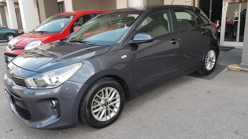 Usata Kia Rio 85 CV (62 kW) 2018 Grigio Berlina