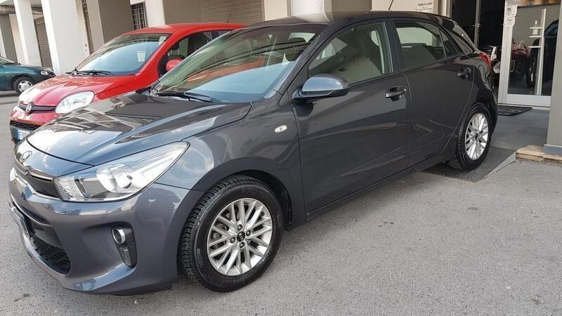 Grigio Usata 2018 Kia Rio Berlina | 11.999 € - Immagine 1/4