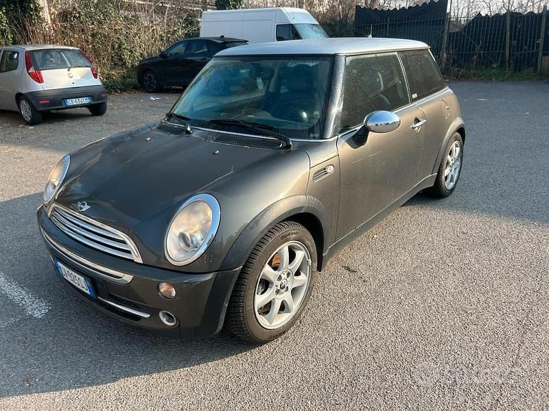 Usata Mini Cooper 122 CV (89 kW) 2005 Grigio Utilitaria