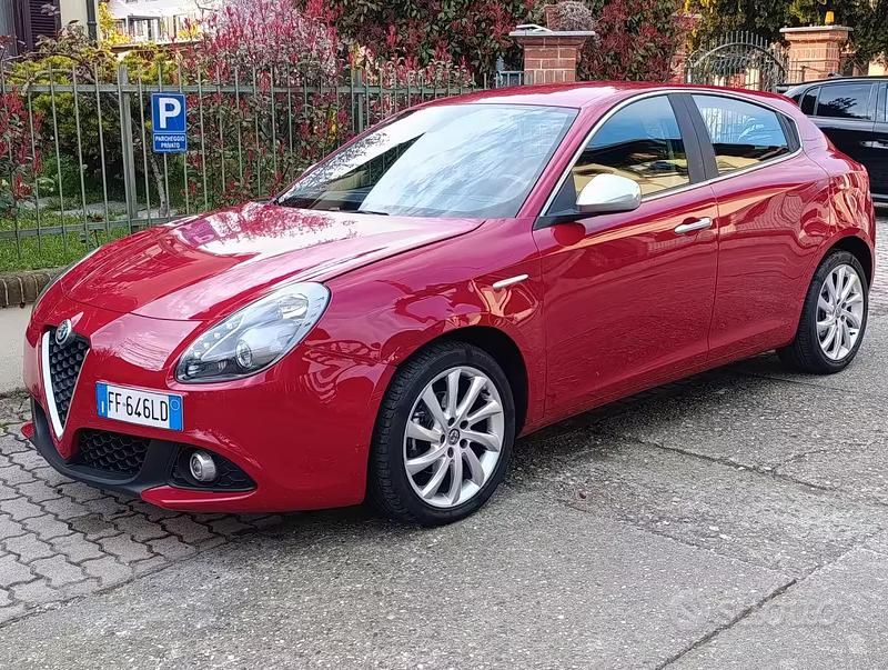 Usata Alfa Romeo Giulietta Super 120 CV (88 kW) 2016 Rosso Utilitaria