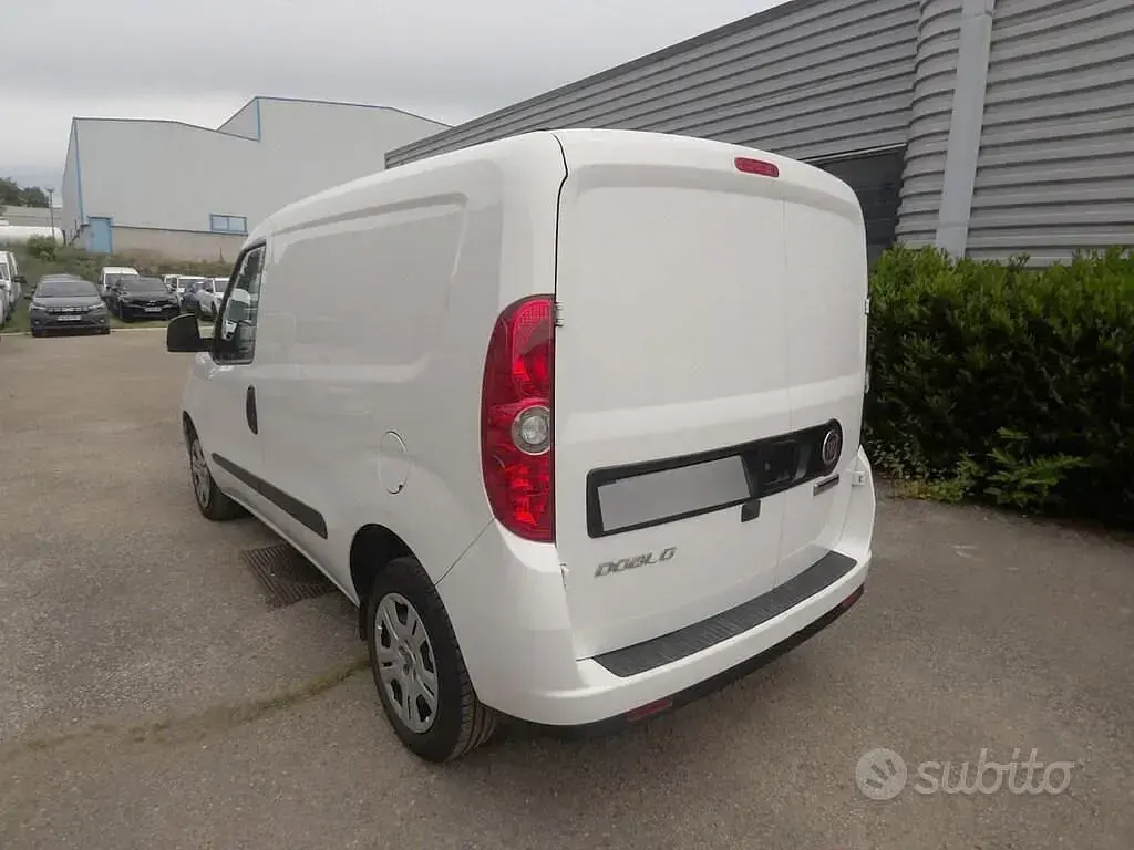 Usata Fiat Doblò S 105 CV (77 kW) 2023 Bianco Monovolume