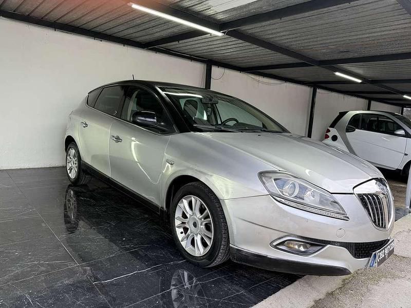 Usata Lancia Delta 120 CV (88 kW) 2010 Utilitaria