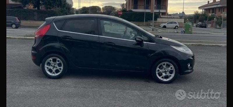 Usata Ford Fiesta 70 CV (51 kW) 2011 Nero Utilitaria