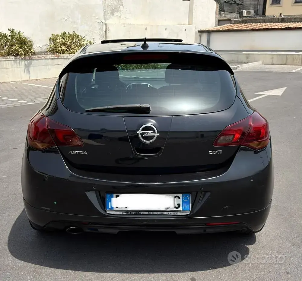 Usata Opel Astra Sport 160 CV (117 kW) 2010 Nero Berlina