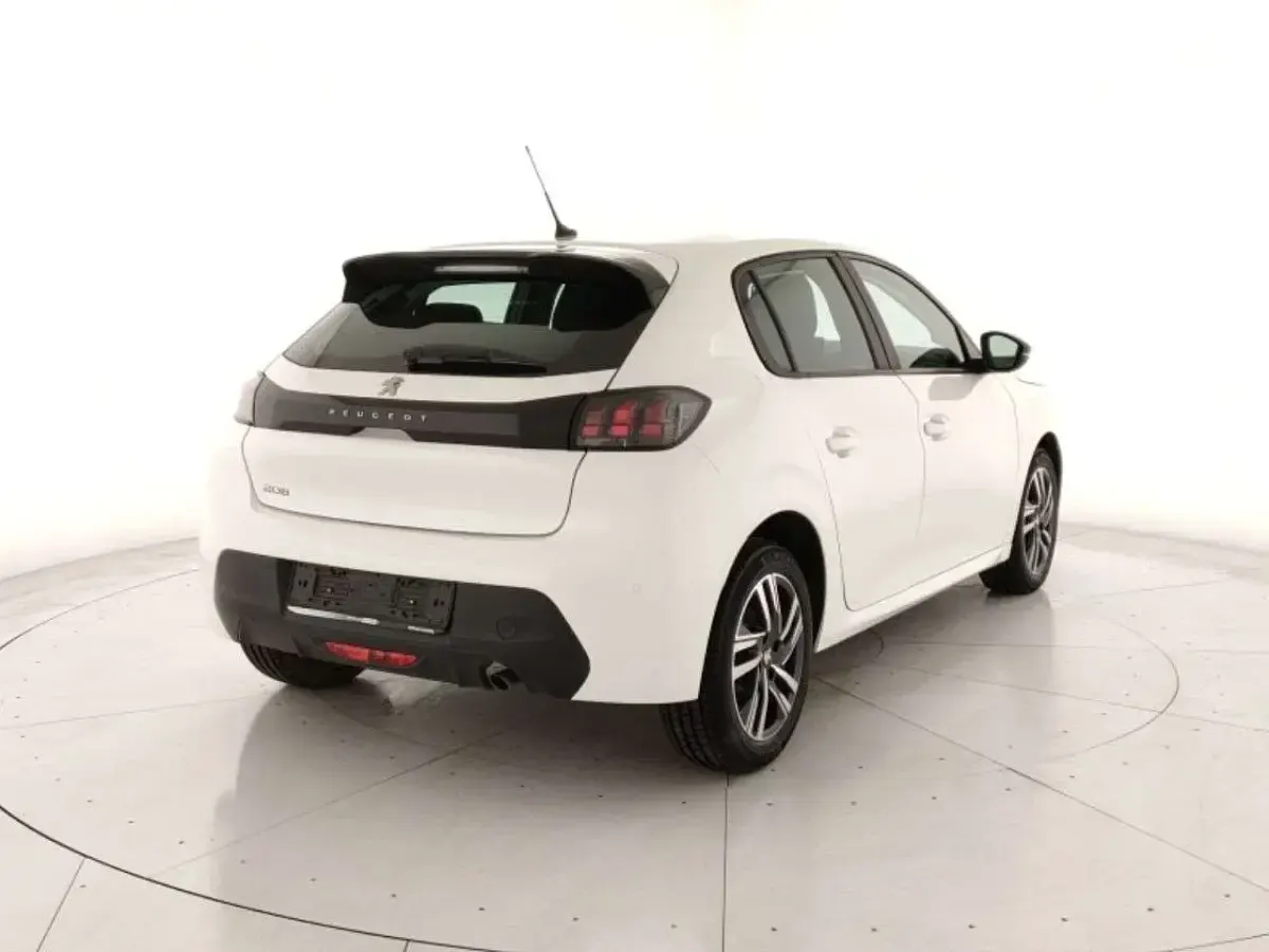 Usata Peugeot 208 Allure 101 CV (74 kW) 2023 Bianco Utilitaria