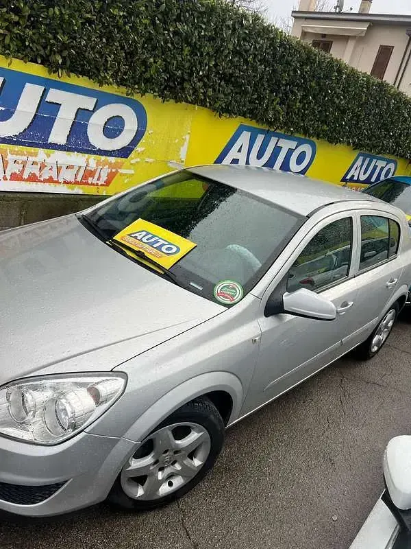 Usata Opel Astra 75 CV (55 kW) 2008 Berlina
