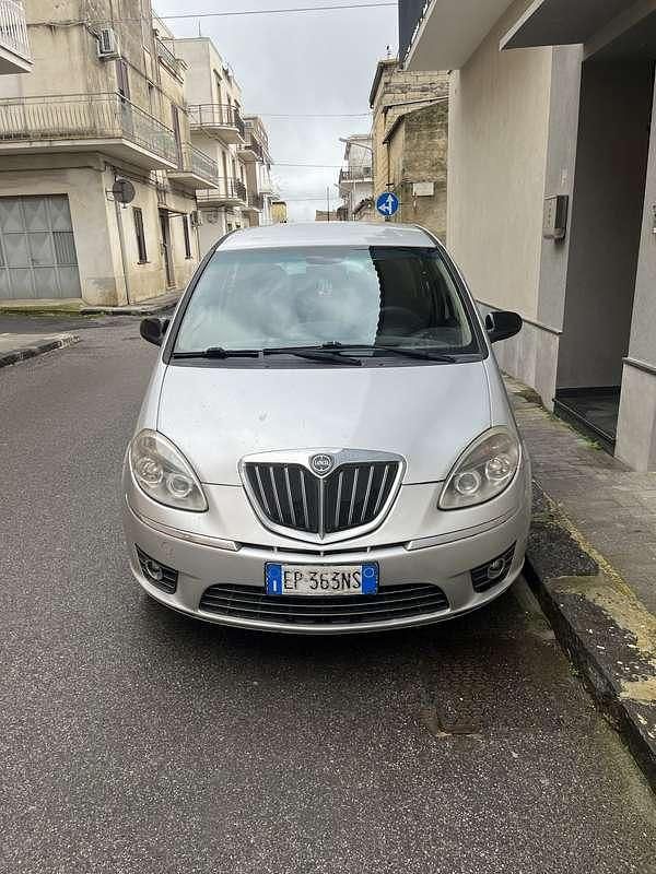 Usata Lancia Musa 95 CV (69 kW) 2012 Grigio Monovolume