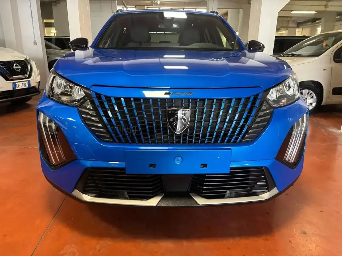 Usata Peugeot 2008 Allure 131 CV (96 kW) 2023 Blu/azzurro SUV