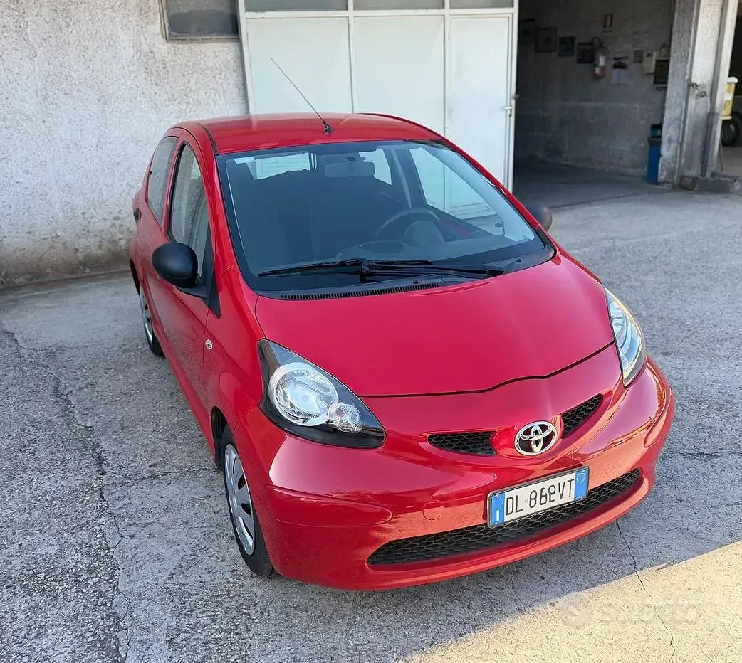 Usata Toyota Aygo 68 CV (50 kW) 2008 Rosso Utilitaria