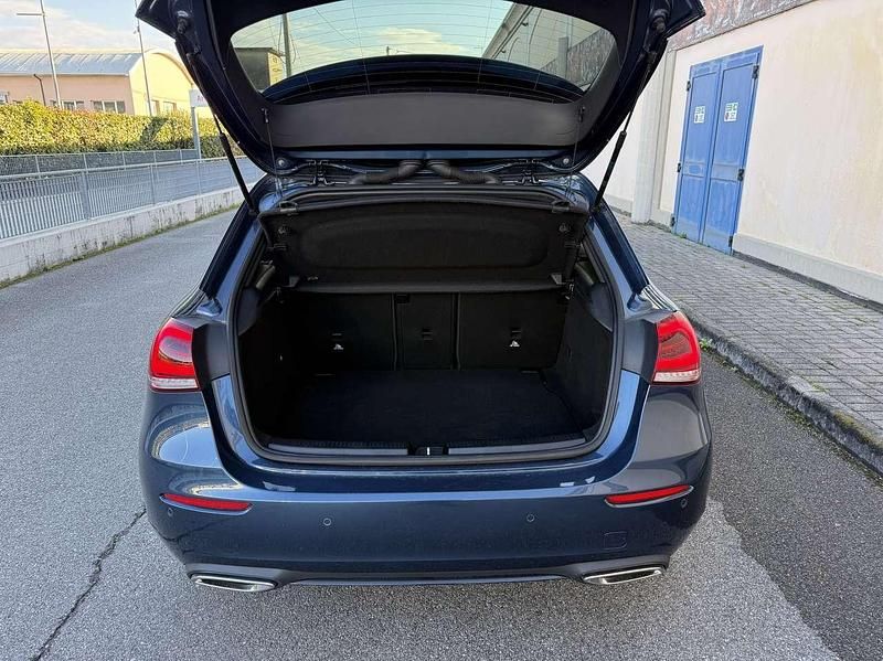 Usata Mercedes A180 116 CV (85 kW) 2021 Blu/azzurro Berlina