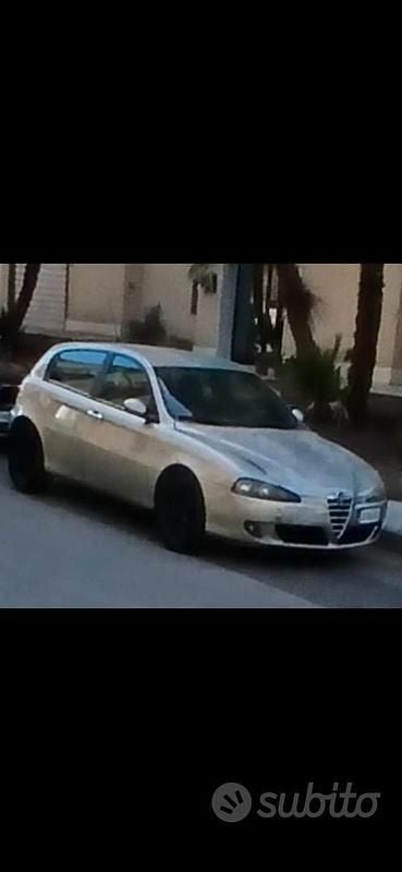 Usata Alfa Romeo 147 140 CV (102 kW) 2005 Utilitaria