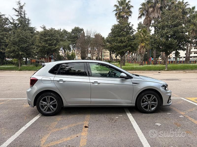 Usata VW Polo R-line 90 CV (66 kW) 2020 Grigio Utilitaria