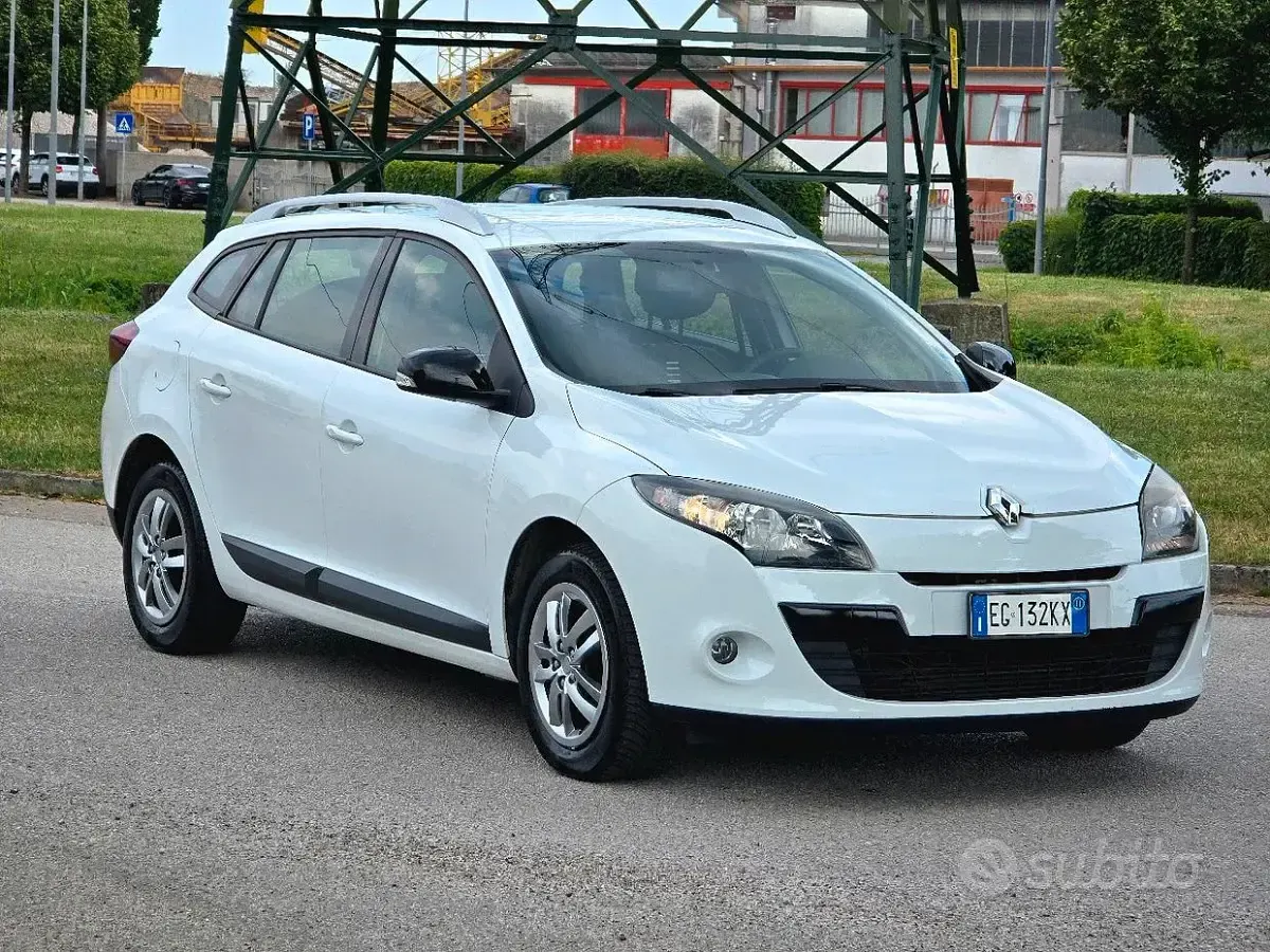 Usata Renault Mégane GrandTour 90 CV (66 kW) 2011 Bianco Station wagon