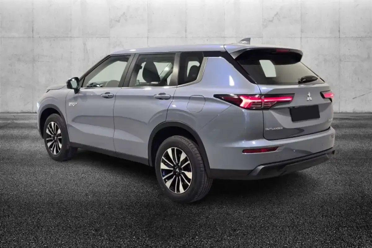 Nuova Mitsubishi Outlander P-HEV Instyle 224 CV (164 kW) 2026 Grigio Station wagon