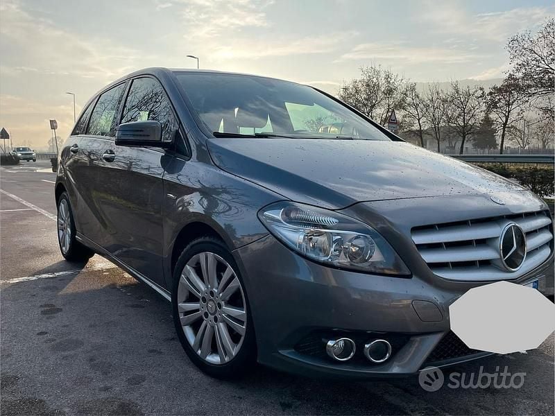 Usata Mercedes B180 2012 Grigio Monovolume