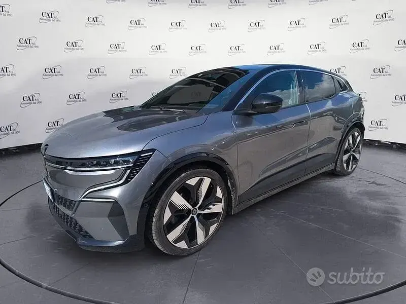 Begagnad Renault Megane E-Tech Techno 160 kW (218 HK) 2022 Grå Sedan