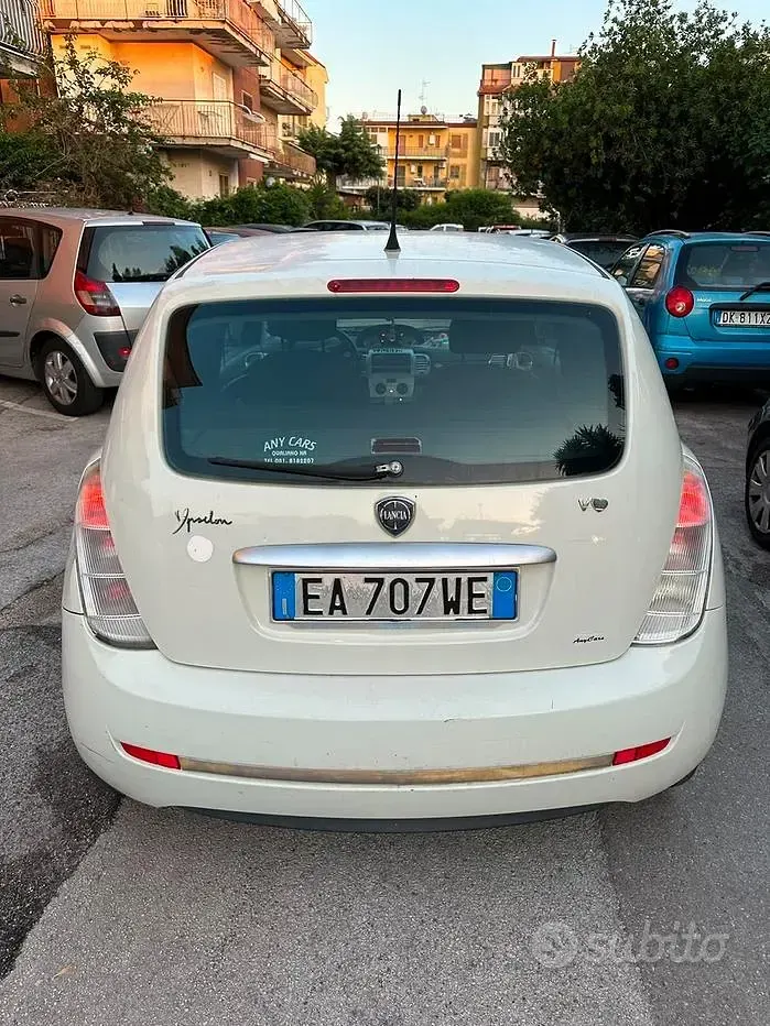 Usata Lancia Ypsilon 60 CV (44 kW) 2010 Bianco Utilitaria