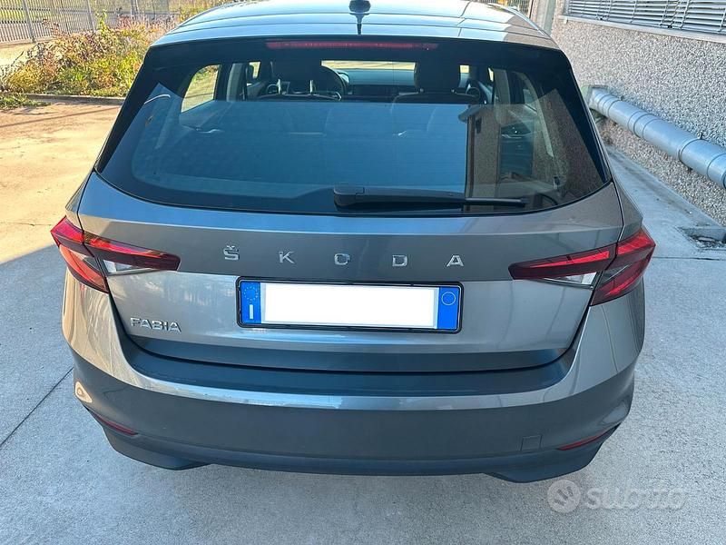 Usata Skoda Fabia Ambition 80 CV (58 kW) 2022 Grigio Utilitaria