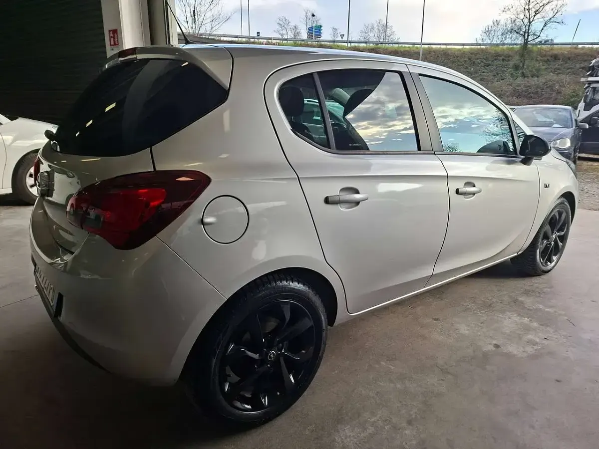 Usata Opel Corsa 90 CV (66 kW) 2016 Argento Utilitaria