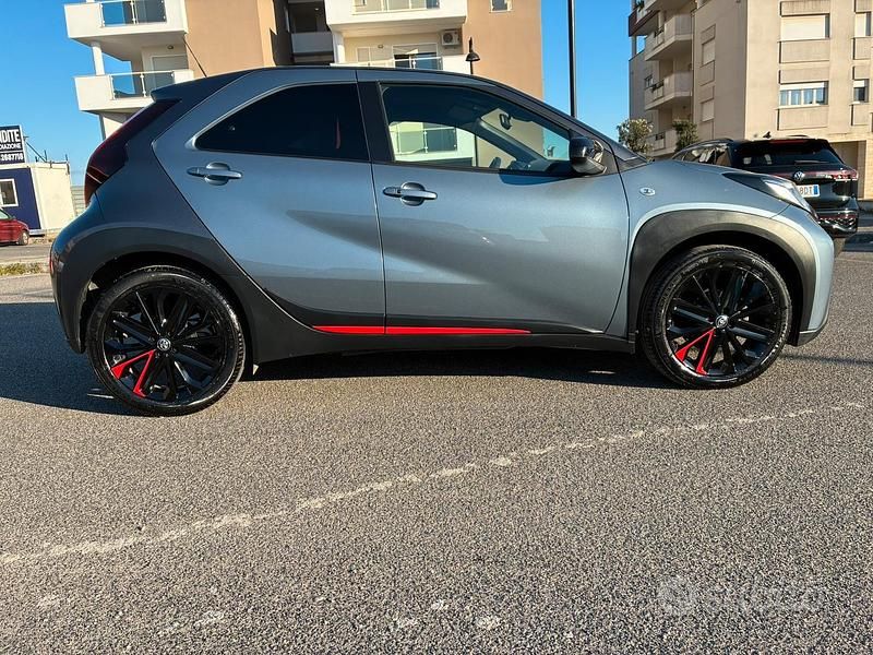 Usata Toyota Aygo X 72 CV (52 kW) 2023 Grigio SUV