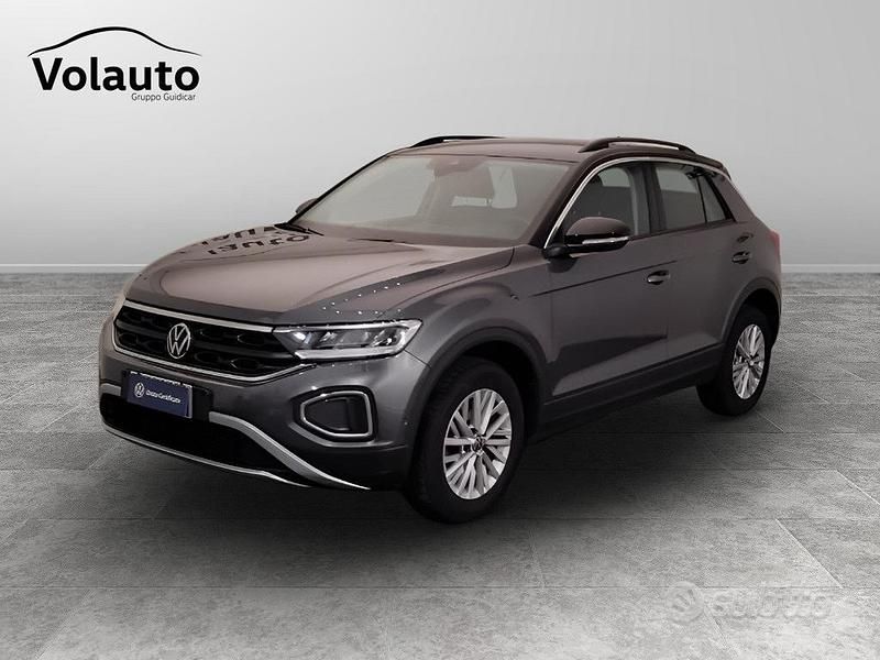 Usata VW T-Roc Life 150 CV (110 kW) 2023 Grigio SUV