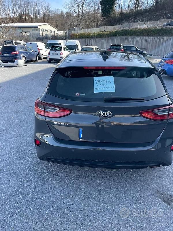Usata Kia Ceed 115 CV (84 kW) 2019 Grigio Utilitaria