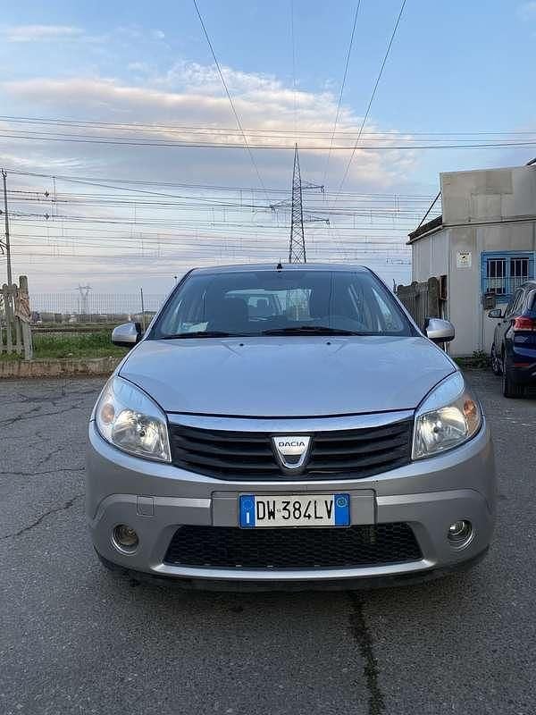 Usata Dacia Sandero Lauréate 75 CV (55 kW) 2009 Berlina