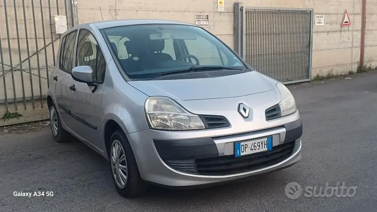 Usata Renault Modus Dynamique 75 CV (55 kW) 2009 Grigio Monovolume