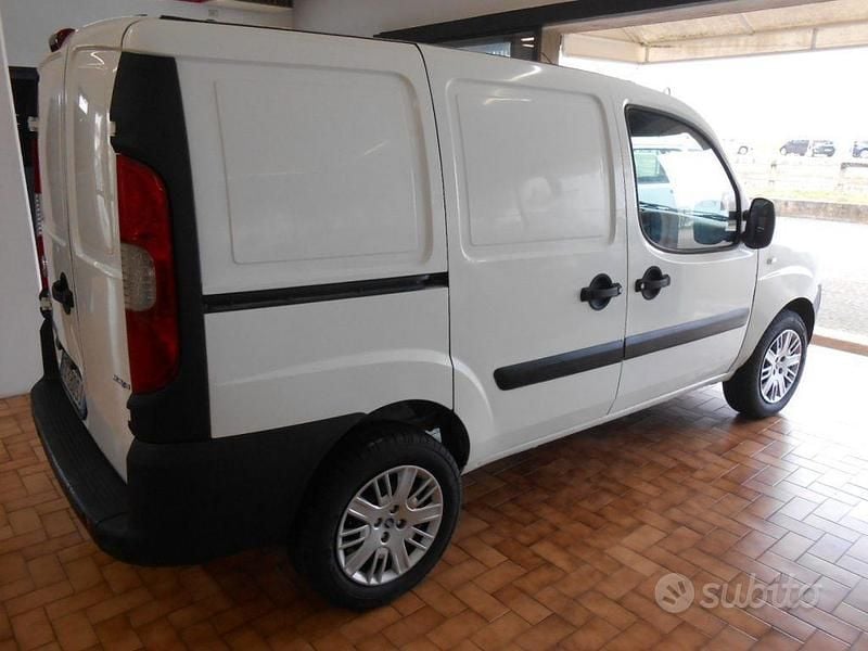 Usata Fiat Doblò 75 CV (55 kW) 2010 Bianco Monovolume