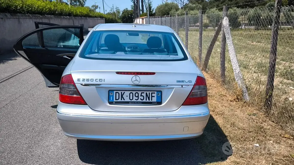 Usata Mercedes E280 190 CV (139 kW) 2007 Grigio Berlina