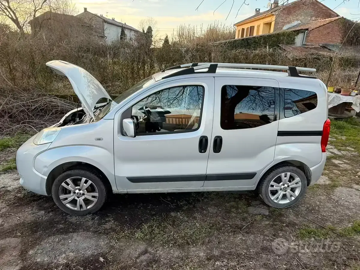Usata Fiat Qubo Trekking 77 CV (56 kW) 2016 Grigio Monovolume