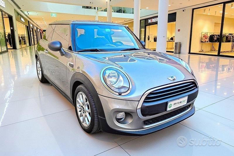 Usata Mini ONE 102 CV (75 kW) 2017 Grigio Utilitaria