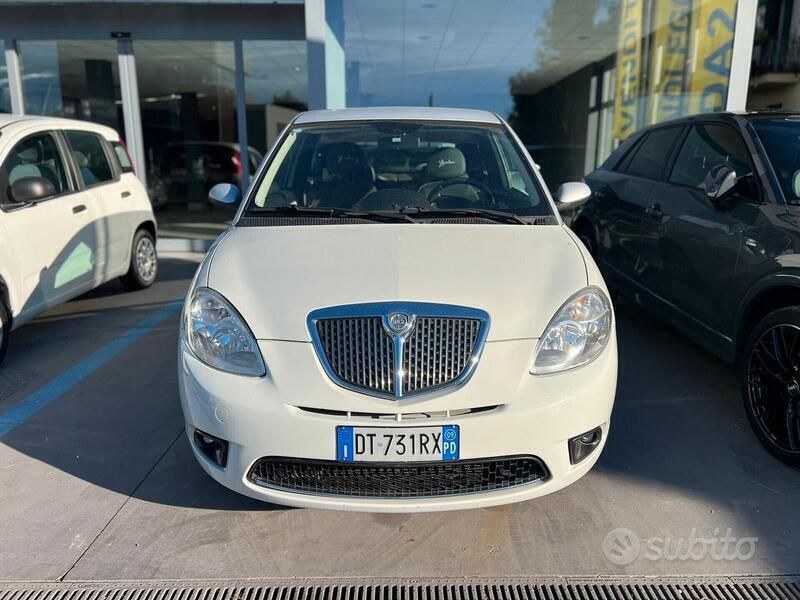 Usata Lancia Ypsilon 60 CV (44 kW) 2009 Bianco Utilitaria