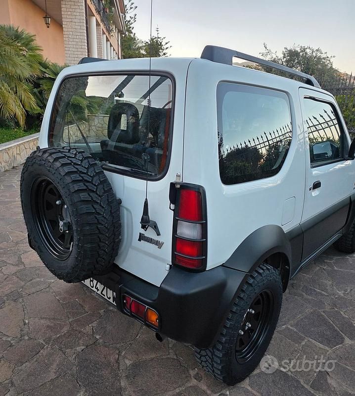 Usata Suzuki Jimny 86 CV (63 kW) 2008 Bianco SUV
