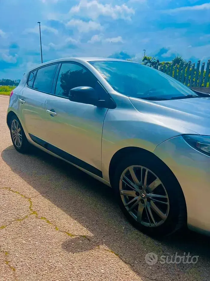 Usata Renault Mégane GT Line GT-Line 110 CV (80 kW) 2011 Grigio Utilitaria