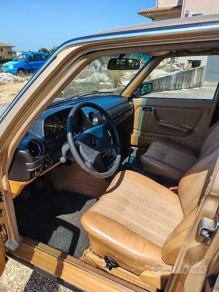 Usata Mercedes 200 109 CV (80 kW) 1982 Berlina