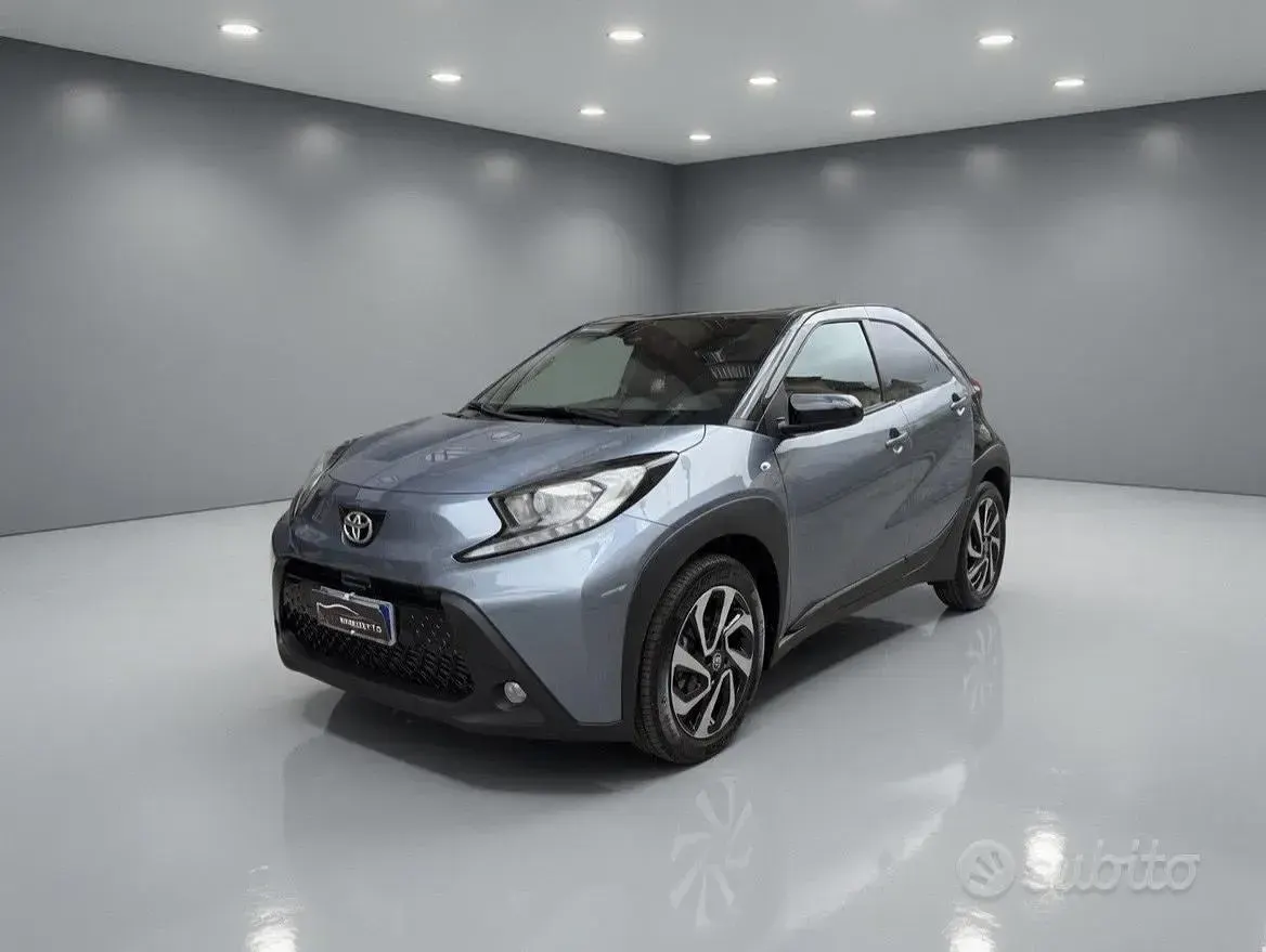 Usado Toyota Aygo X Trend 72 CV (52 kW) 2025 Gris SUV