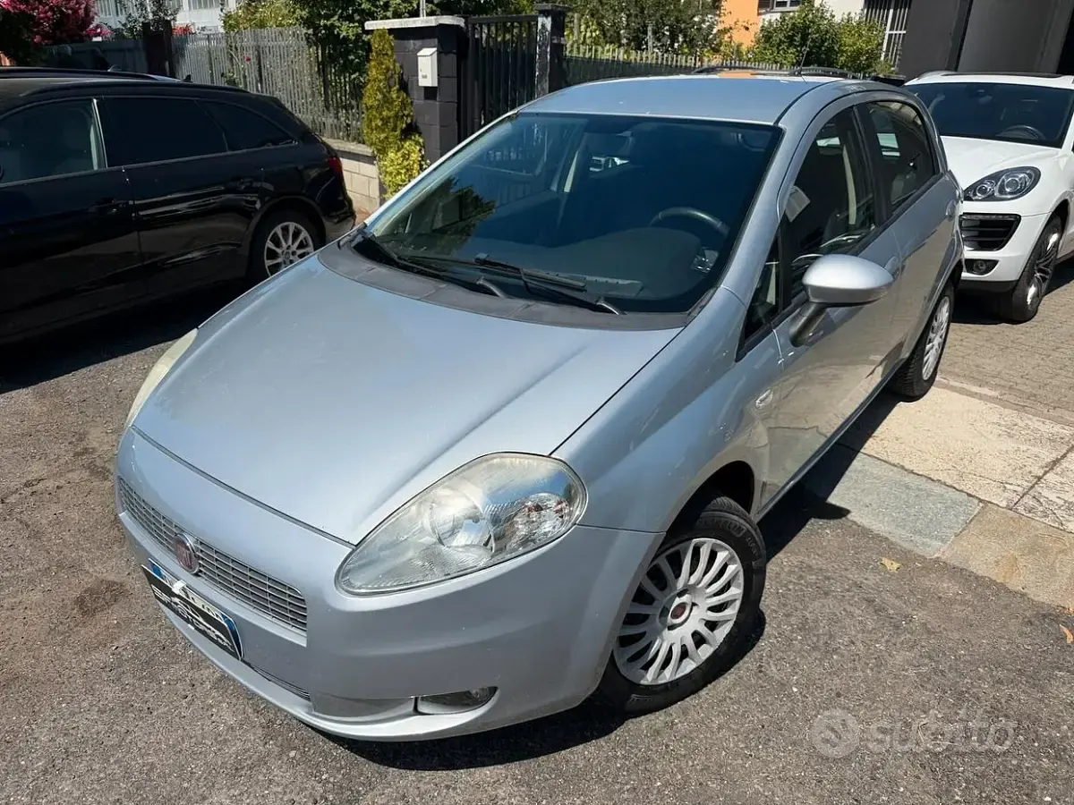 Usata Fiat Grande Punto Dynamic 69 CV (50 kW) 2009 Grigio Utilitaria