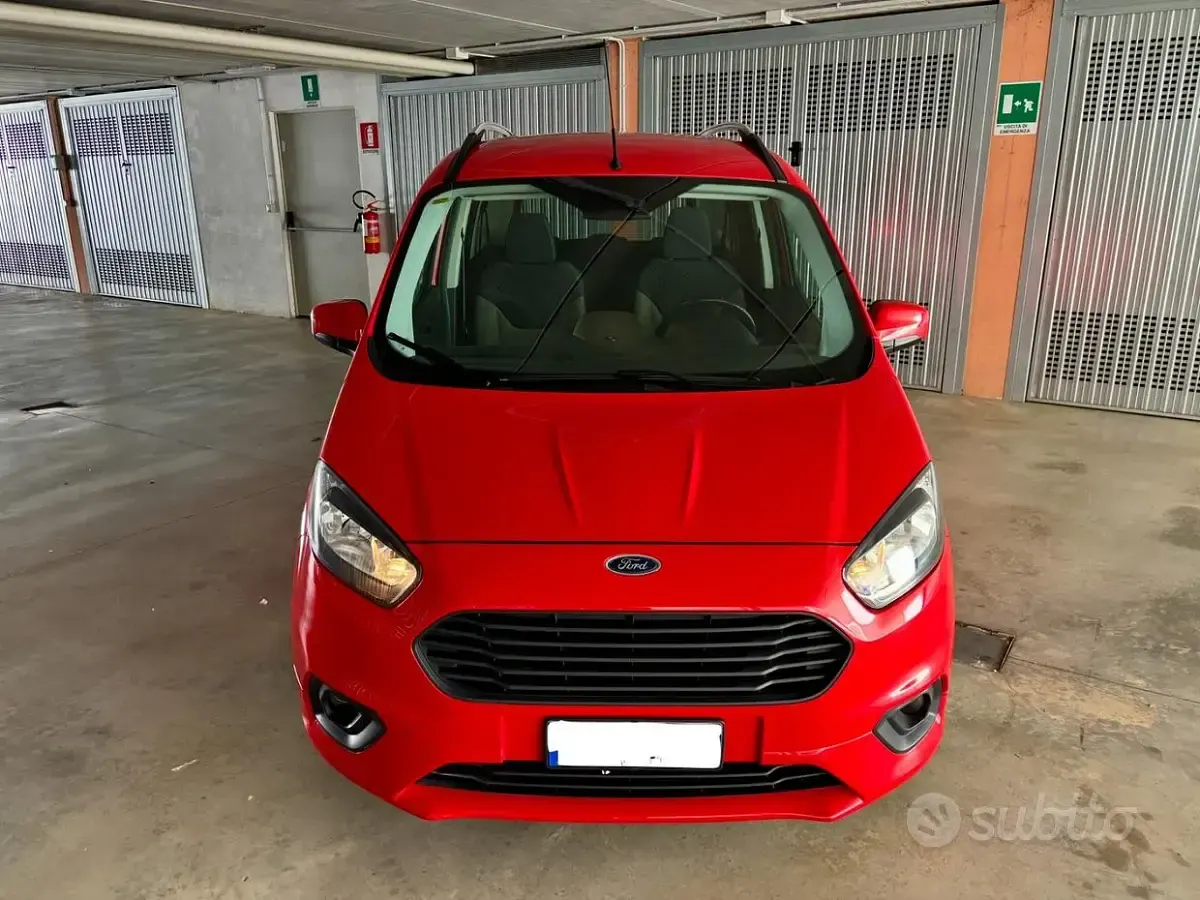 Usata Ford Tourneo Courier 101 CV (74 kW) 2019 Rosso Monovolume