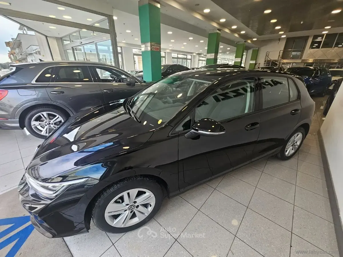 Usata VW Golf VIII Life 116 CV (85 kW) 2025 Nero Berlina