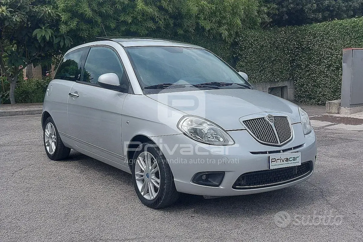Usata Lancia Ypsilon 69 CV (50 kW) 2010 Grigio Utilitaria