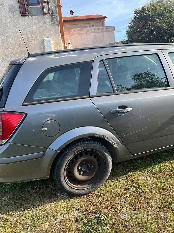 Usata Opel Astra 101 CV (74 kW) 2004 Grigio Berlina