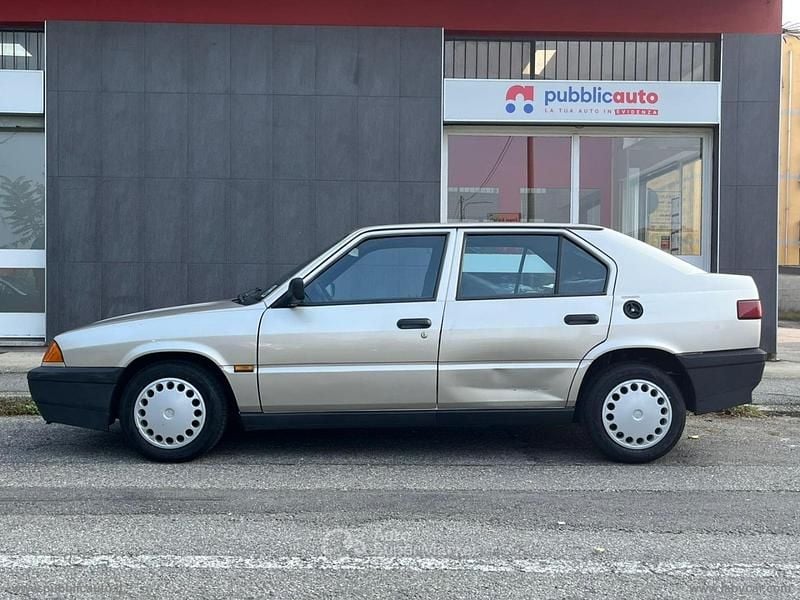 Usata Alfa Romeo 33 90 CV (66 kW) 1992 Argento Berlina