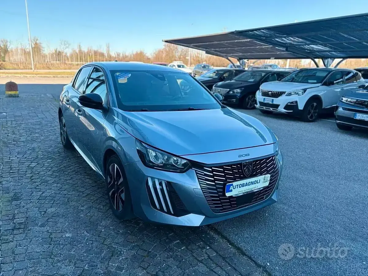 Usata Peugeot 208 Allure 101 CV (74 kW) 2025 Grigio Utilitaria