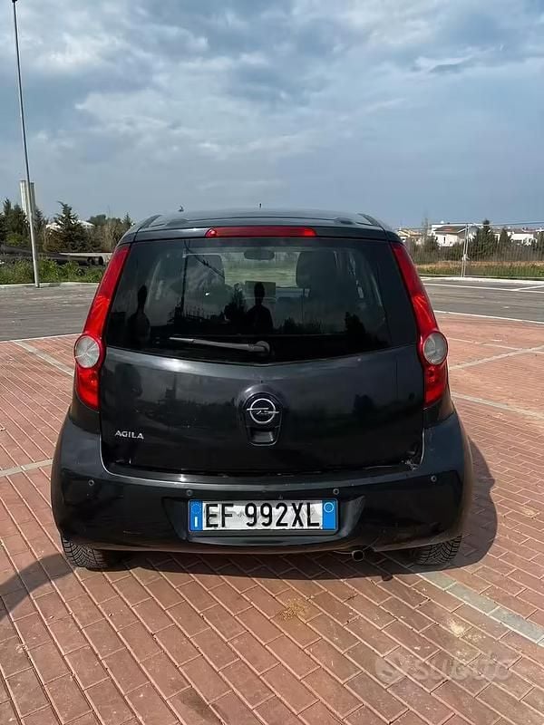Usata Opel Agila 86 CV (63 kW) 2010 Nero Utilitaria