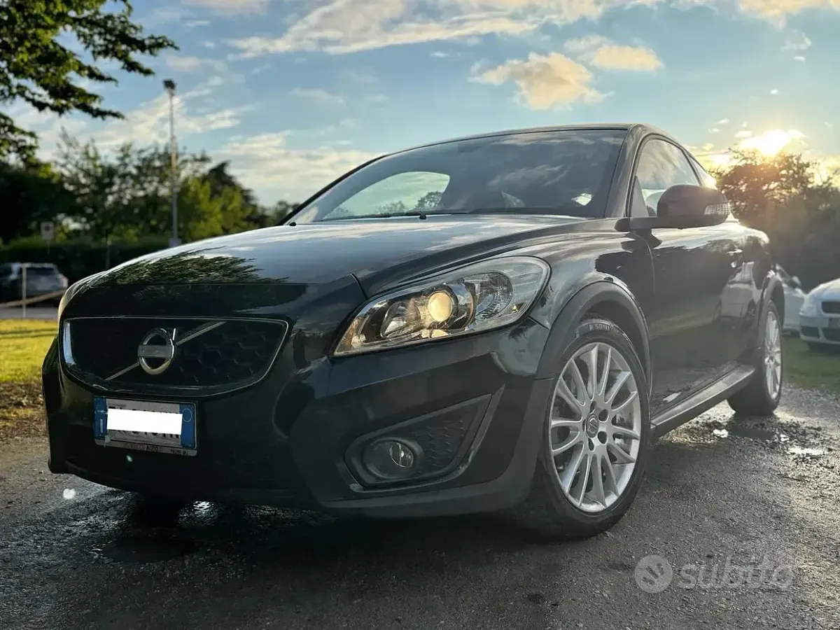 Usata Volvo C30 109 CV (80 kW) 2010 Nero Utilitaria
