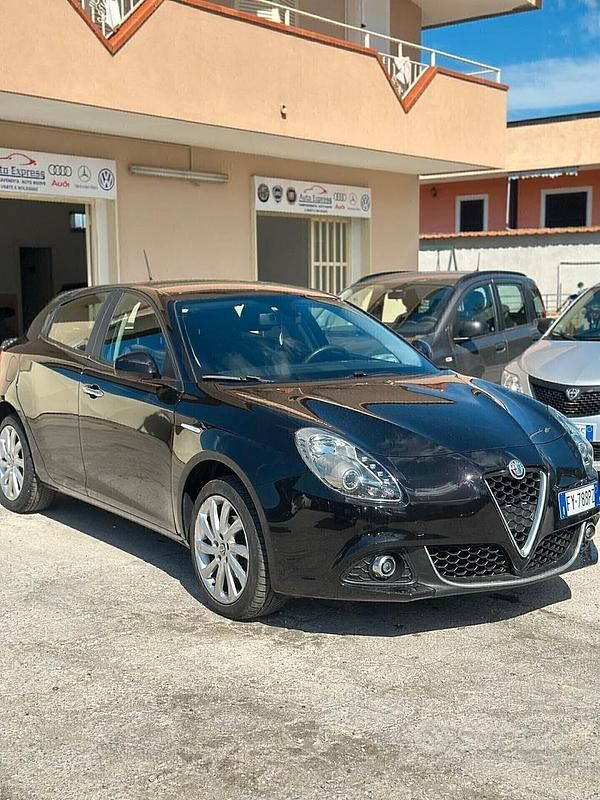 Nero Usata 2019 Alfa Romeo Giulietta Due volumi | 13.000 € (Buon prezzo) - Immagine 1/4