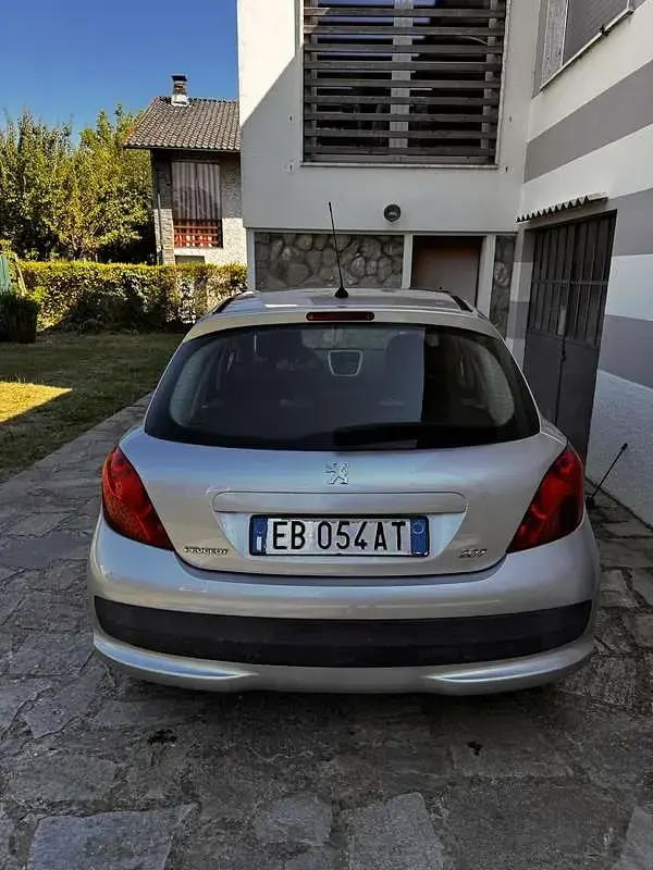 Usata Peugeot 207 Sport 73 CV (53 kW) 2010 Argento Utilitaria