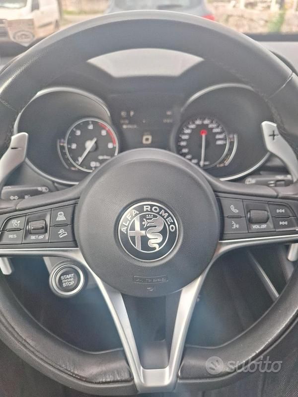 Usata Alfa Romeo Stelvio 190 CV (139 kW) 2019 Grigio SUV